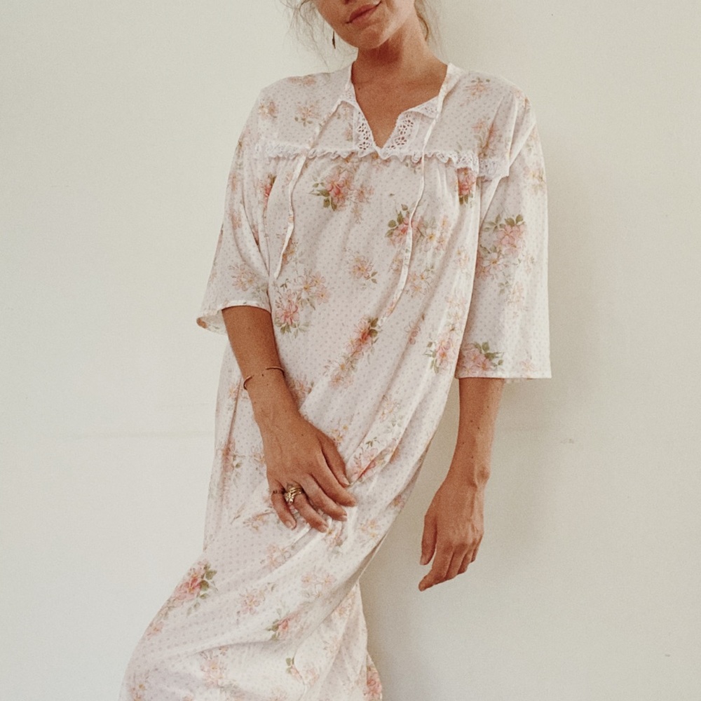 Adorable 60s Vintage Floral Nightgown- M/L